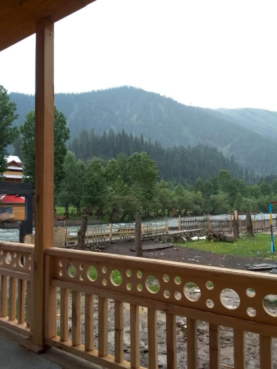 Riverbank Hotel Taobut Neelum Valley Azad Kashmir Taobat Exterior photo